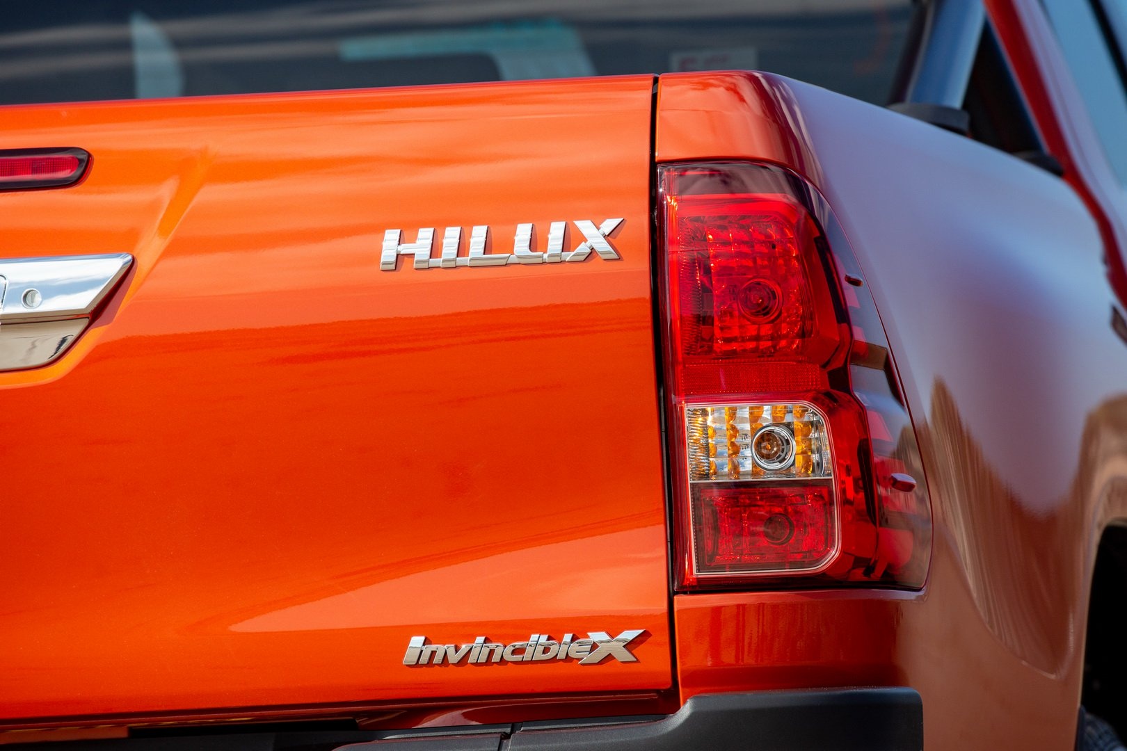 Toyota Hilux Invincible X bản đặc biệt ảnh 9 Toyota Hilux Invincible X ban dac biet anh 9