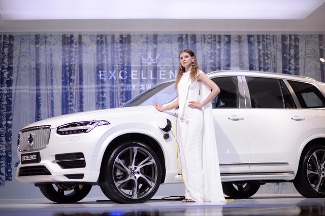 Dàn mẫu thu hút ánh nhìn tại Vietnam Motor Show ảnh 6 Dan mau thu hut anh nhin tai Vietnam Motor Show anh 6