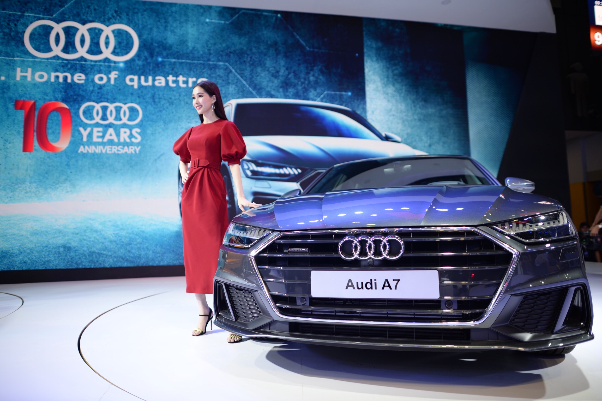 Dàn mẫu thu hút ánh nhìn tại Vietnam Motor Show ảnh 10 Dan mau thu hut anh nhin tai Vietnam Motor Show anh 10