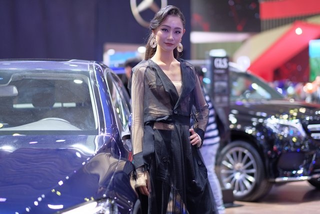 Dàn mẫu thu hút ánh nhìn tại Vietnam Motor Show ảnh 3 Dan mau thu hut anh nhin tai Vietnam Motor Show anh 3