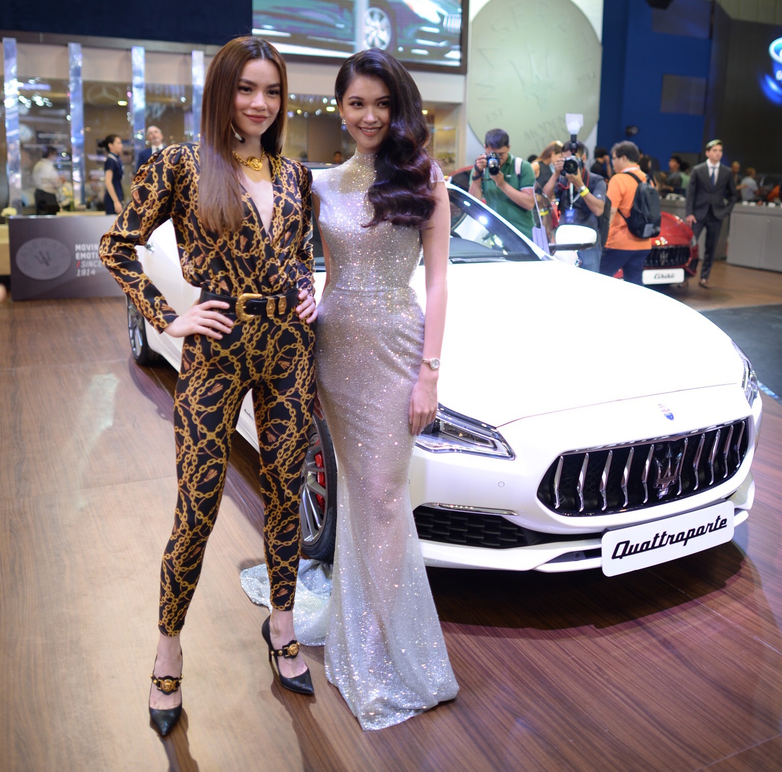Dàn mẫu thu hút ánh nhìn tại Vietnam Motor Show ảnh 12 Dan mau thu hut anh nhin tai Vietnam Motor Show anh 12