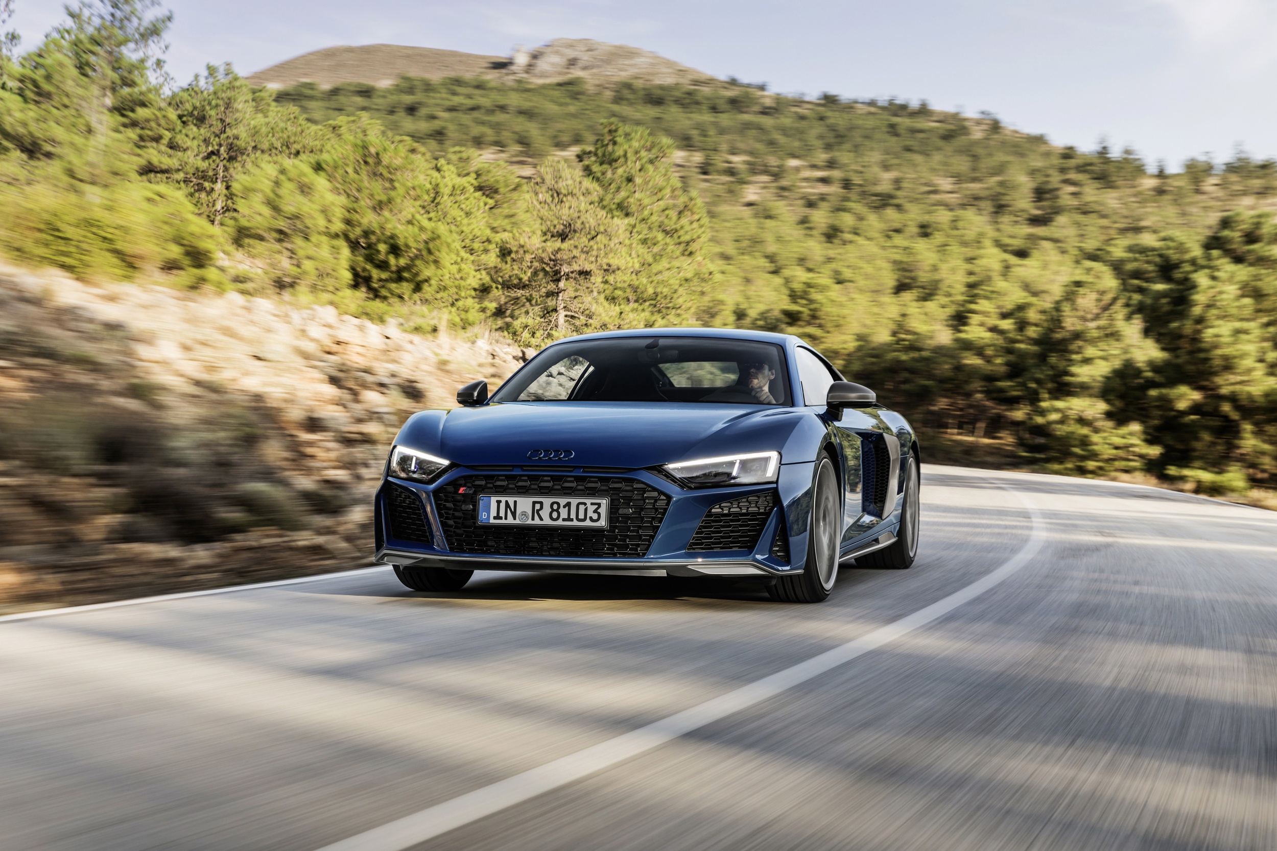 Audi R8 V10 2019 duoc cai tien ve thiet ke va suc manh hinh anh