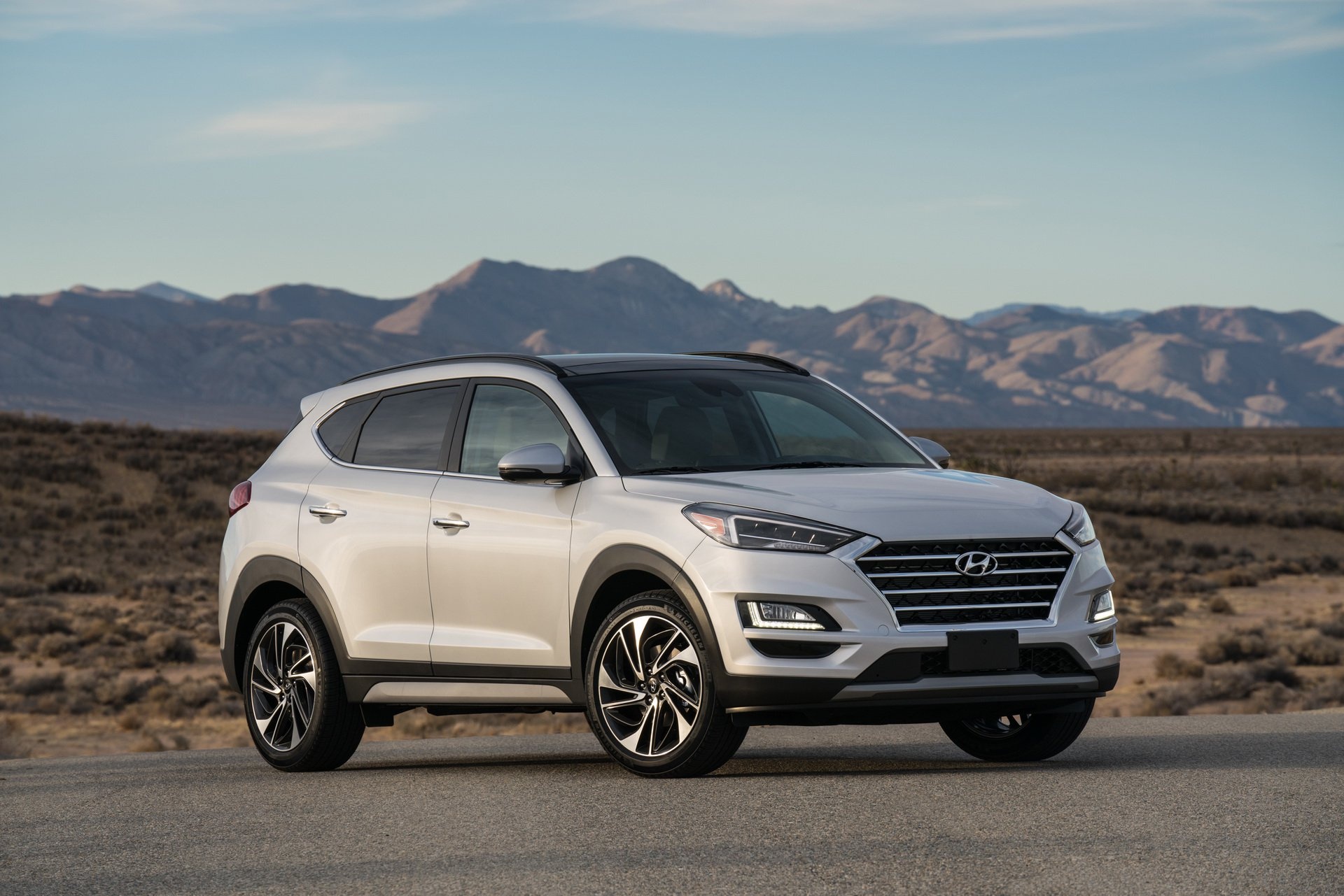 Hyundai Tucson 2019 gia tu 24.000 USD, doi dau Mazda CX-5 hinh anh