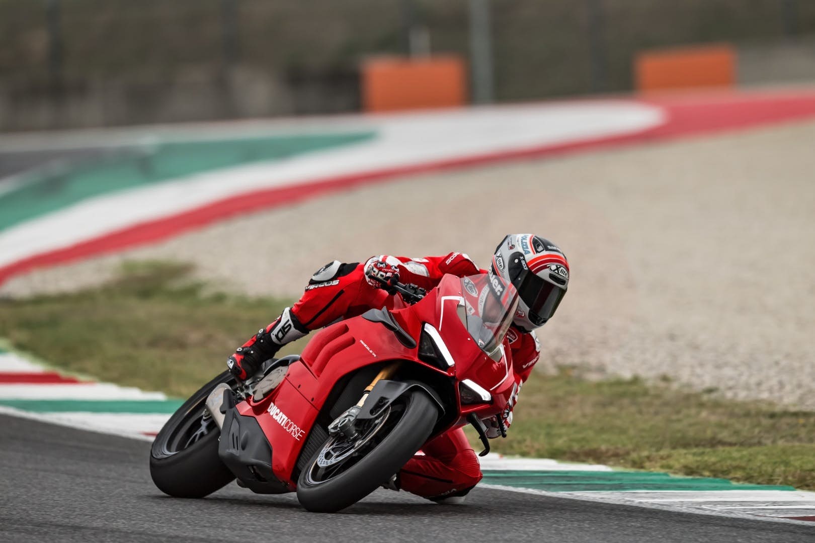 Panigale V4 R - sieu moto so huu canh gio anh 8