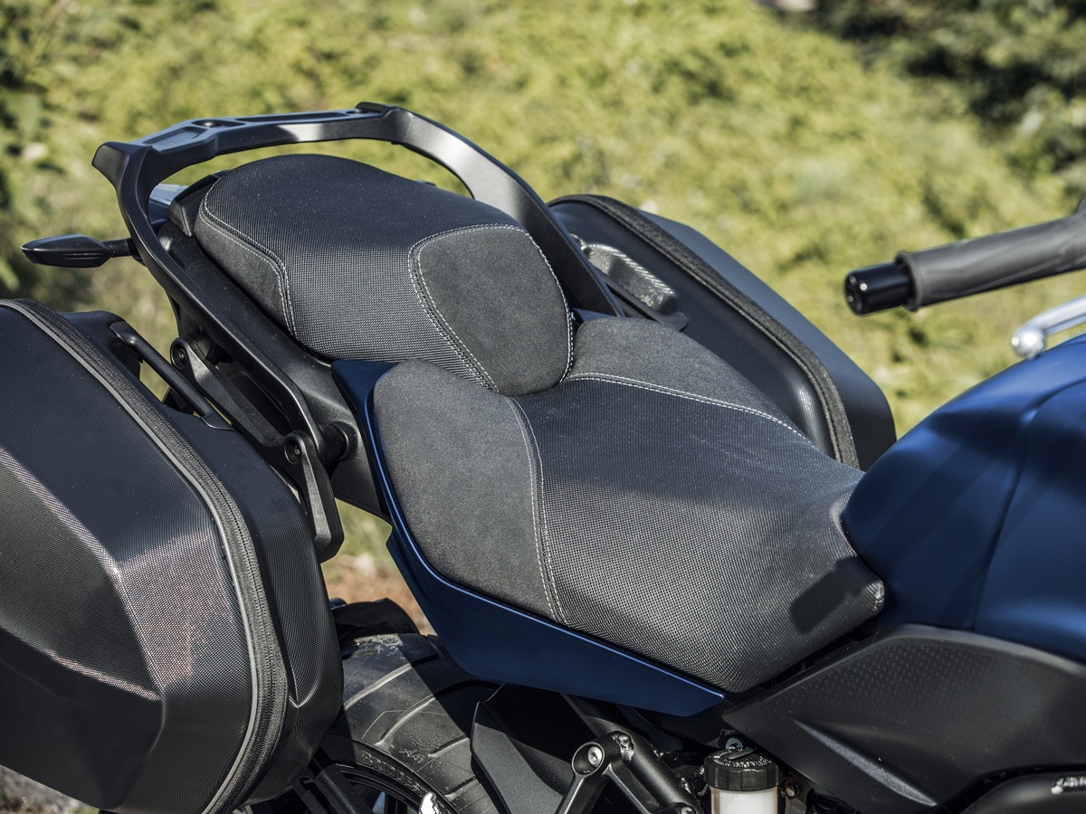 Moto phuot 3 banh Yamaha Niken GT anh 3