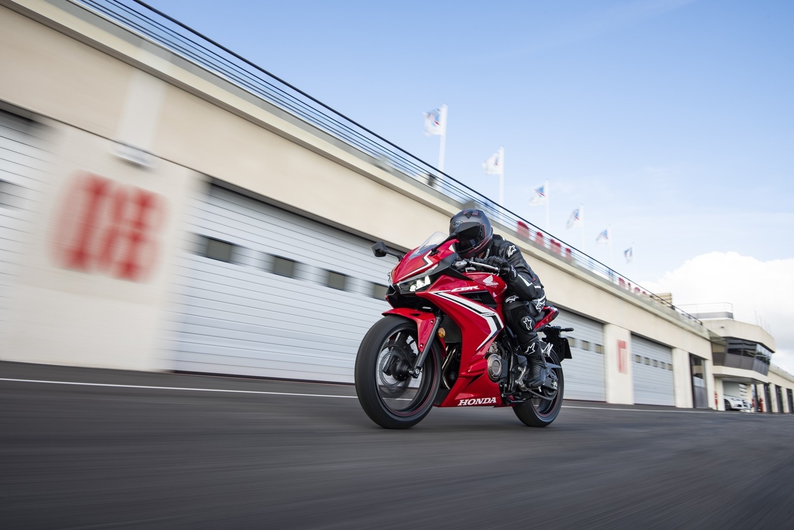 Honda CBR500R 2019 - chiec sportbike thuc thu ra mat hinh anh