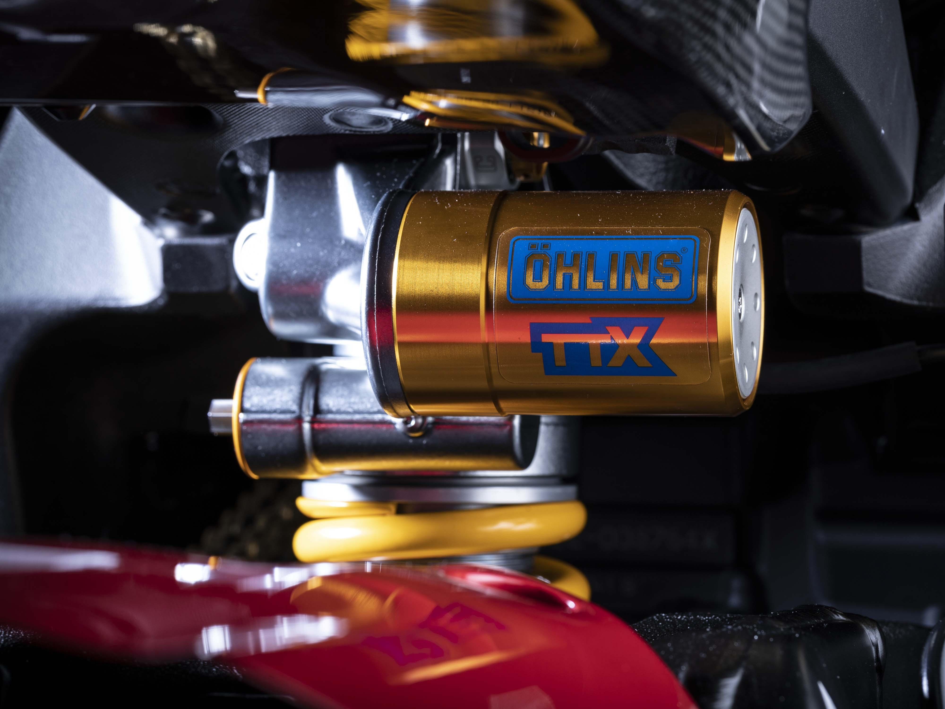 Yamaha R1 GYTR ban ky niem ra mat anh 7