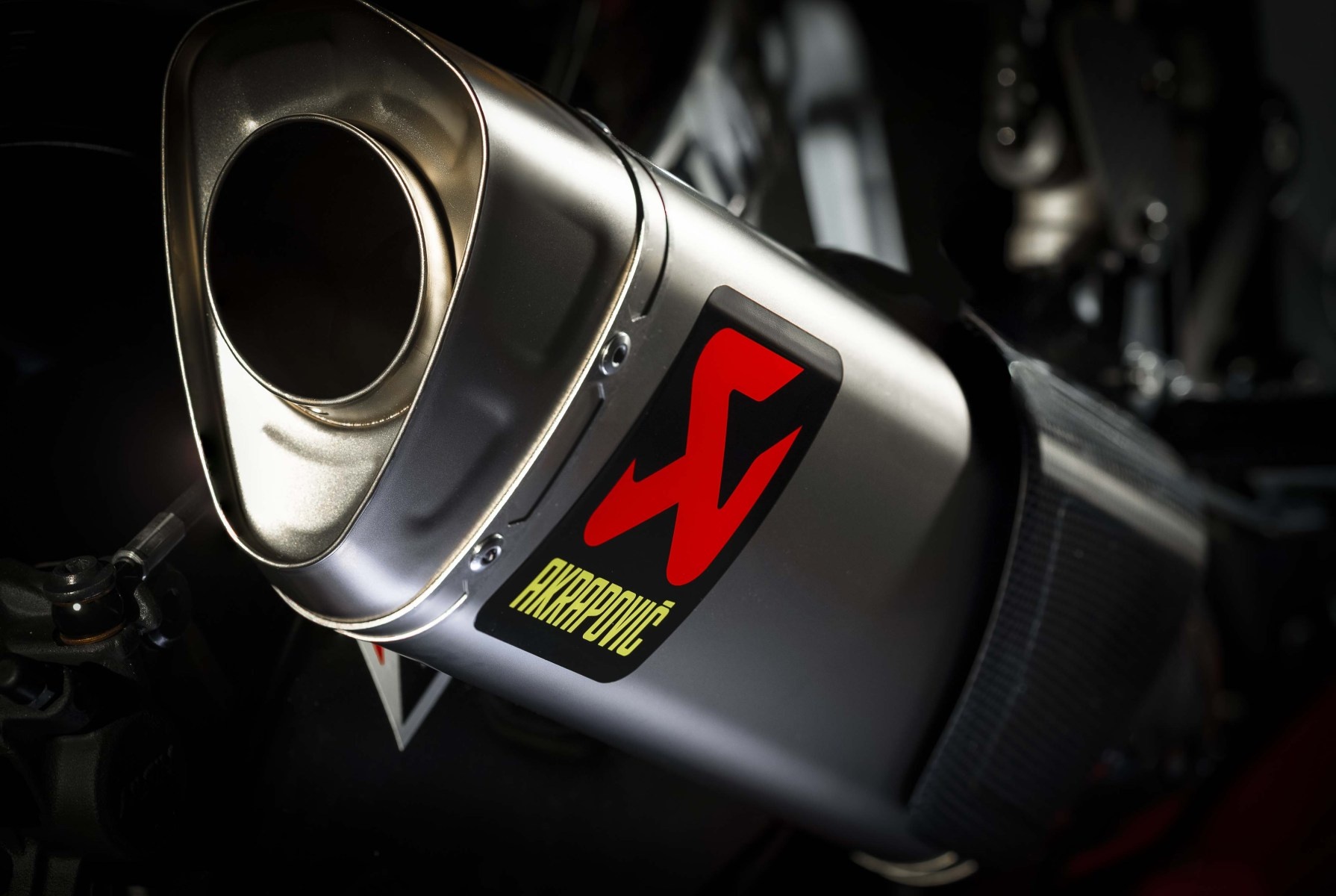 Yamaha R1 GYTR ban ky niem ra mat anh 8