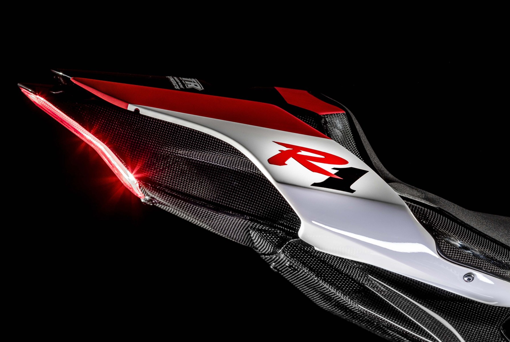 Yamaha R1 GYTR ban ky niem ra mat anh 11