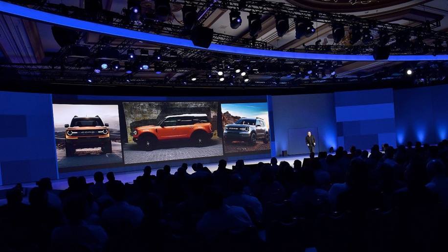 Xe co nho Ford Bronco lo dien hinh anh