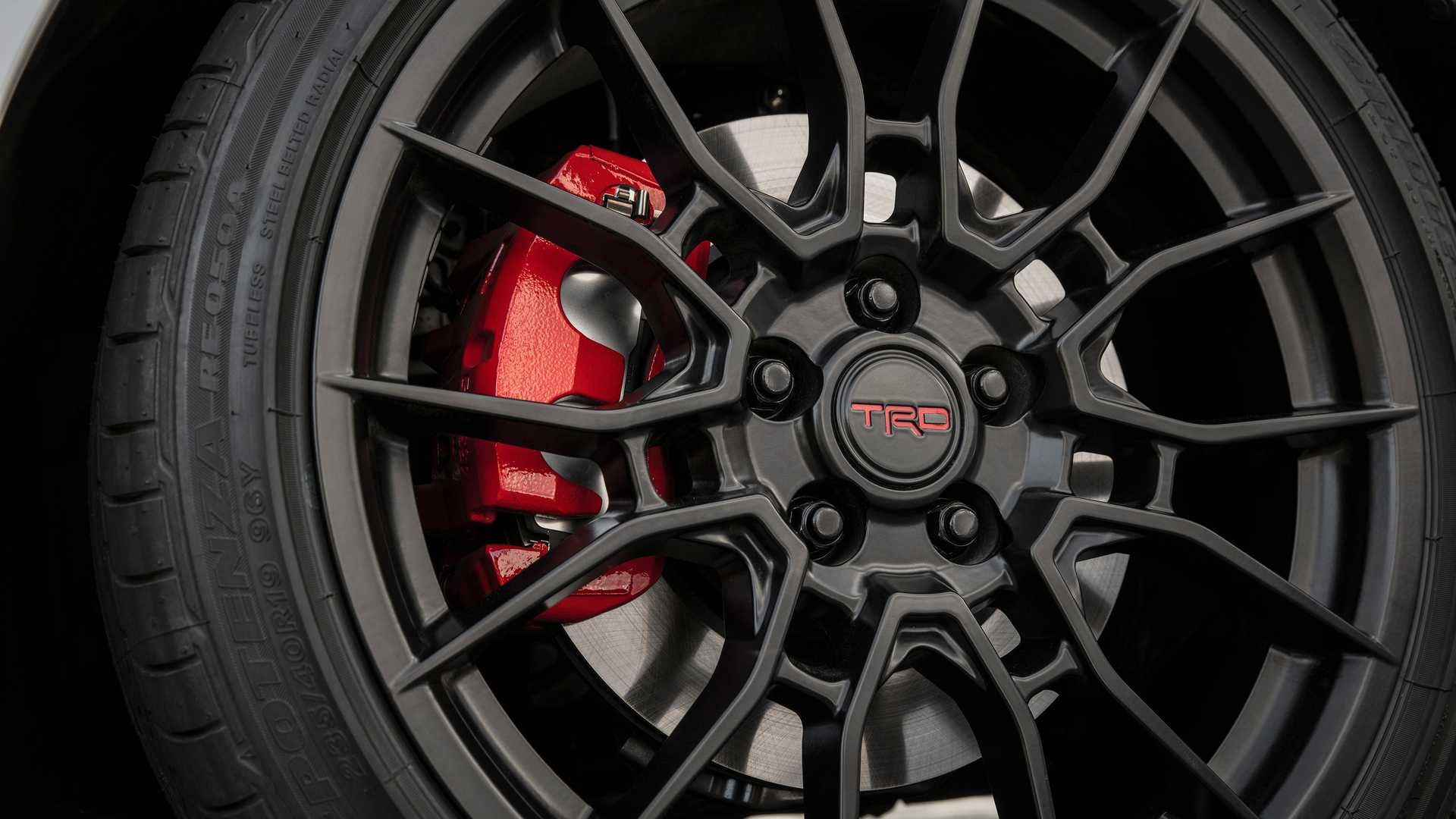 Toyota Camry TRD va Avalon TRD ra mat anh 4