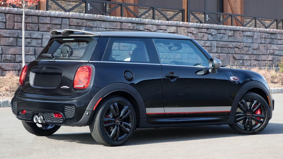 Mini John Cooper Hardtop Knights Edition ra mắt ảnh 5 Mini John Cooper Hardtop Knights Edition ra mat anh 5