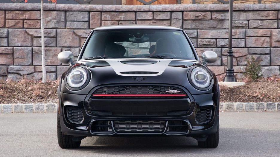 Mini John Cooper Hardtop Knights Edition ra mắt ảnh 1 Mini John Cooper Hardtop Knights Edition ra mat anh 1