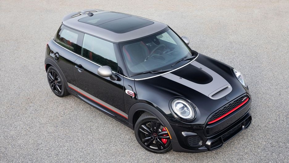 Mini John Cooper Hardtop Knights Edition ra mắt ảnh 4 Mini John Cooper Hardtop Knights Edition ra mat anh 4