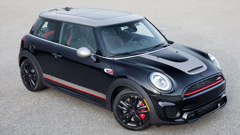 Xe Mini phien ban John Cooper Works Knights sap ra mat hinh anh
