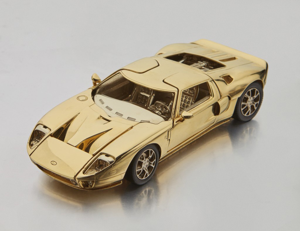 Mo hinh Ford GT duoc dau gia ngang BMW 3-Series hinh anh