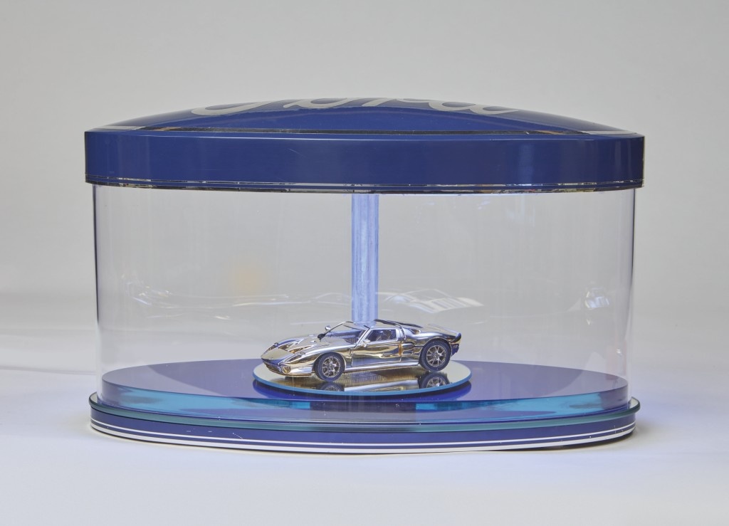 Mô hình ôtô Ford GT được đấu giá gần 1 tỷ đồng ảnh 6 Mo hinh oto Ford GT duoc dau gia gan 1 ty dong anh 6