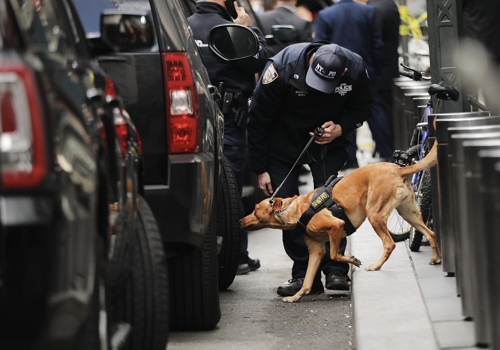 Khap nuoc My bi doa danh bom, tong tien bitcoin hinh anh