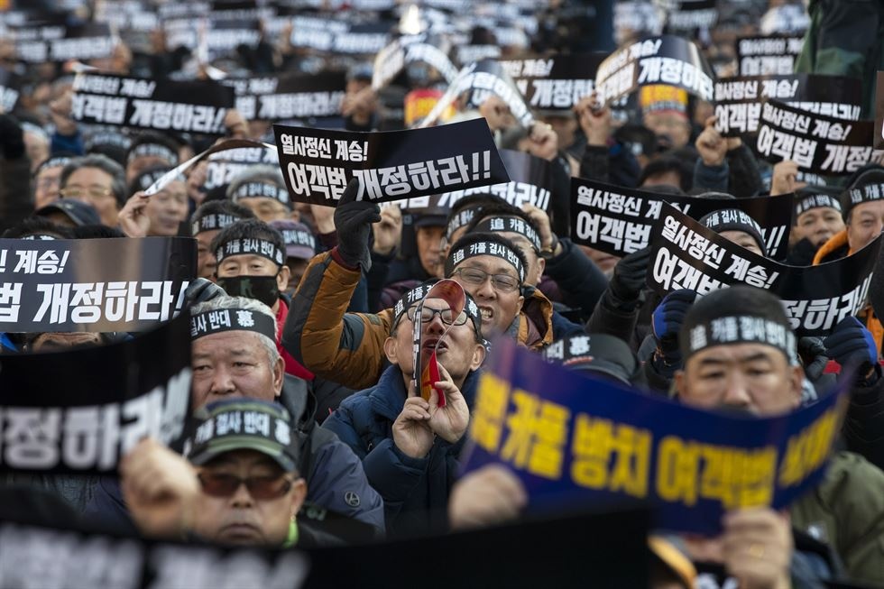 bieu tinh chong dich vu goi xe anh 5