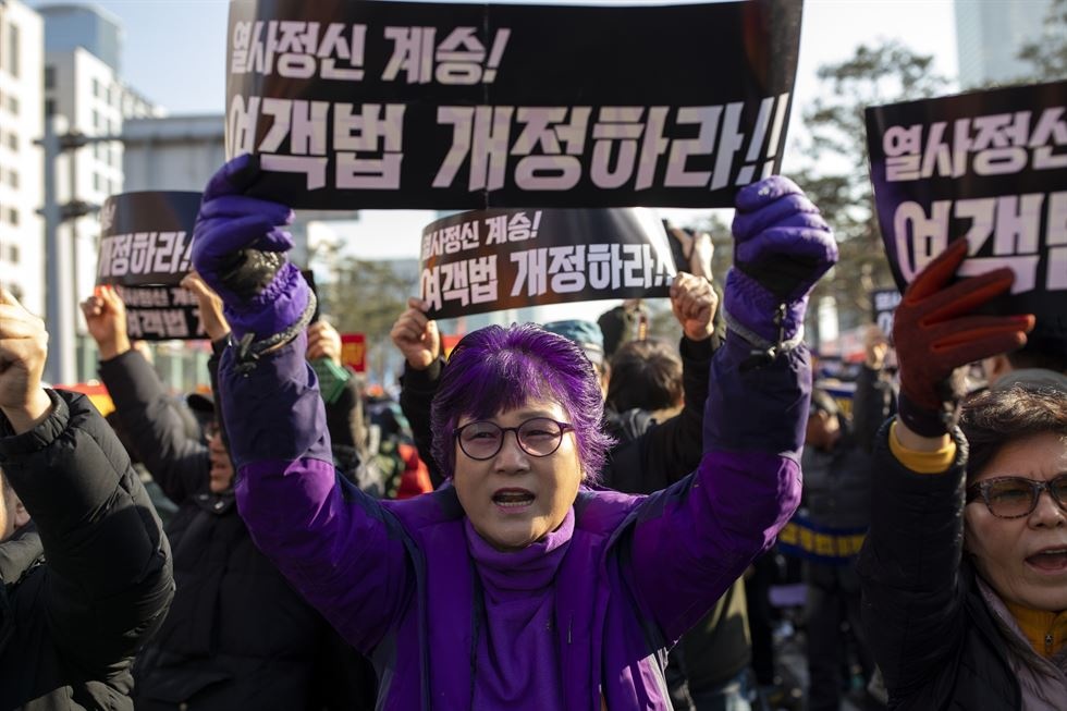 bieu tinh chong dich vu goi xe anh 7