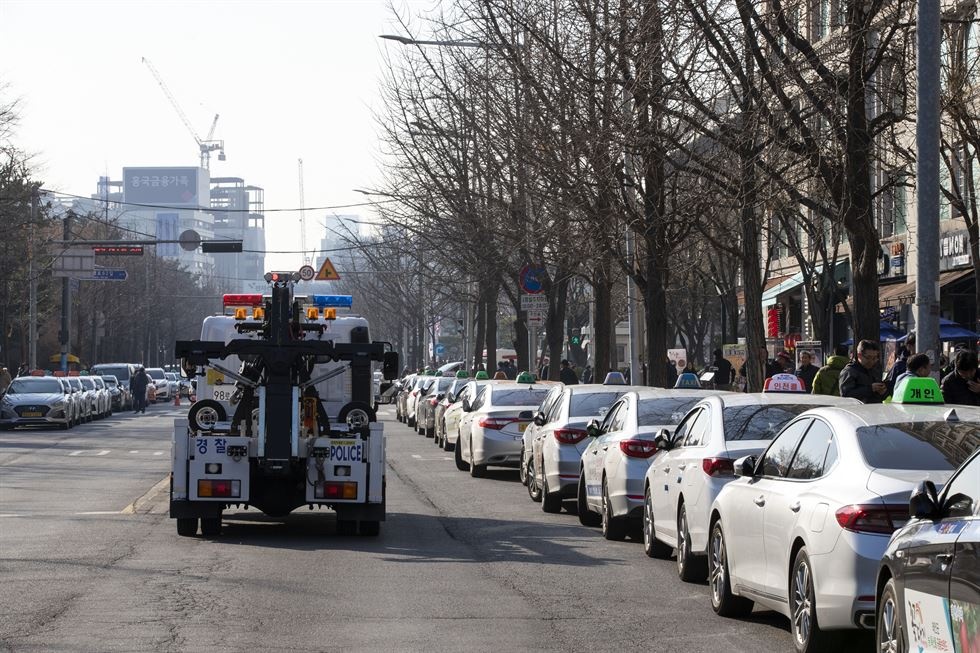 bieu tinh chong dich vu goi xe anh 8