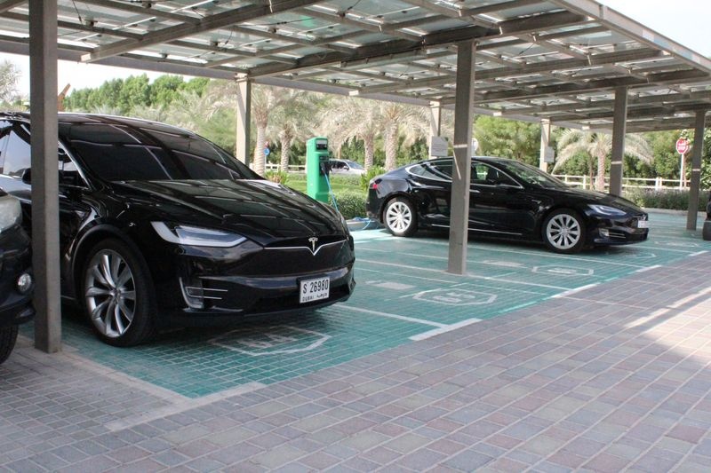 Dubai khuyến khích dùng xe điện ảnh 3 Dubai khuyen khich dung xe dien anh 3