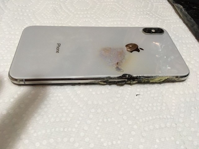 iPhone XS Max dau tien phat no trong tui cua nguoi dung hinh anh