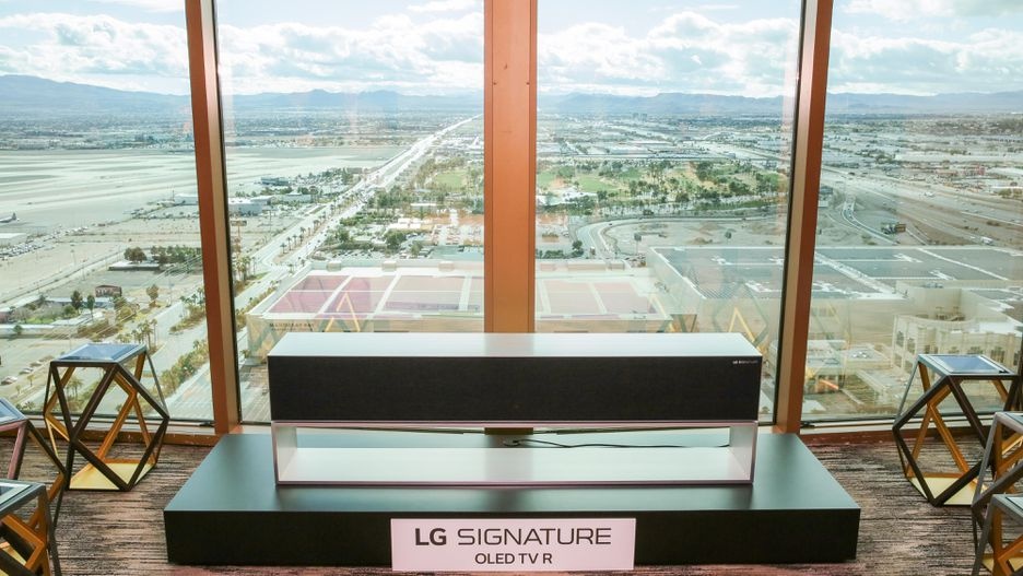 TV cuon tron cua LG anh 2