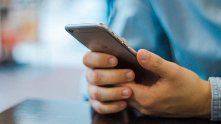 dien thoai phat ra buc xa anh 1