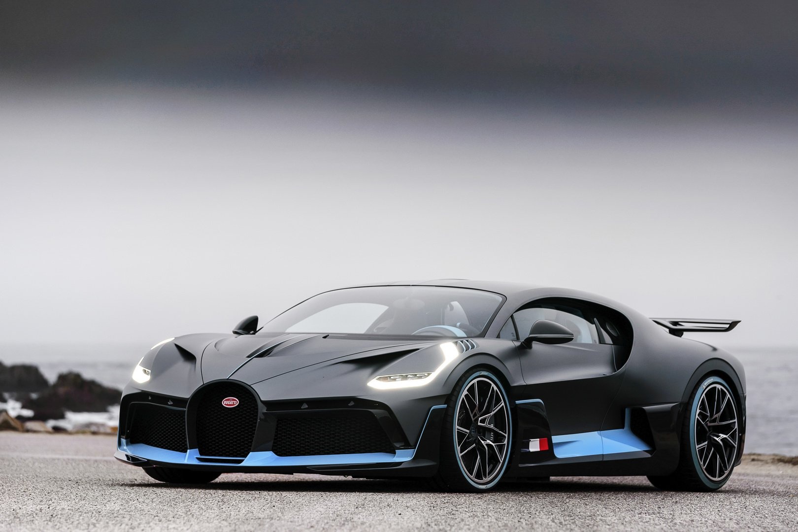Bugatti sap trinh lang sieu xe 18 trieu USD, hon 1.500 ma luc hinh anh