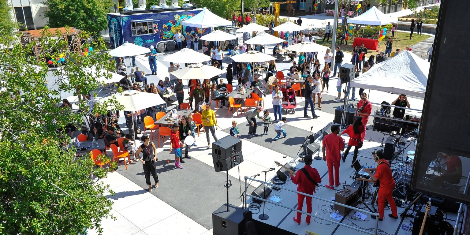 noi bo Facebook anh 1