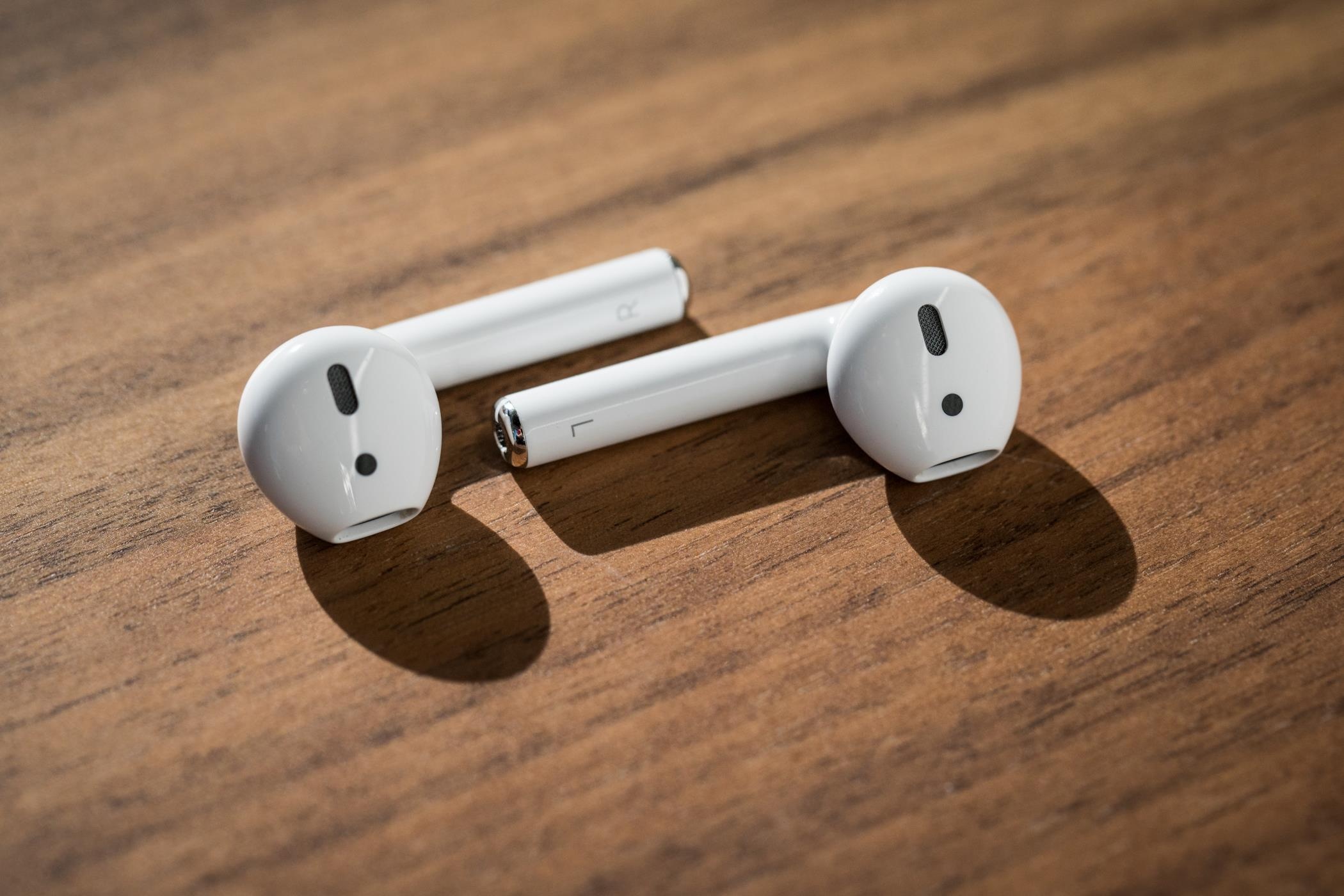 AirPods 2 ra mat - sac khong day, chip moi, gia 199 USD hinh anh