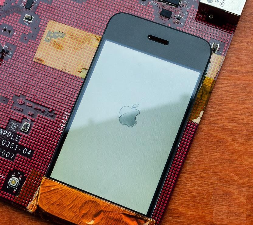 Day la cach Apple thu nghiem iPhone doi dau ma van giu bi mat san pham hinh anh