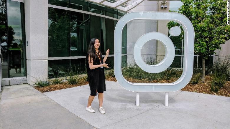 tìm các tính năng ẩn và lỗ hổng trong Facebook, Twitter ảnh 1 tim cac tinh nang an va lo hong trong Facebook, Twitter anh 1