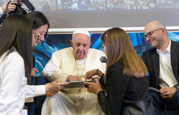 Giao hoang viet doan code dau tien o tuoi 82 hinh anh