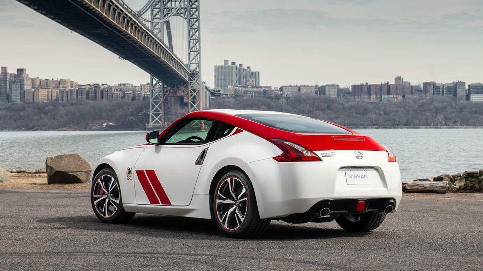 Nissan 370Z phien ban ky niem 50 nam anh 3