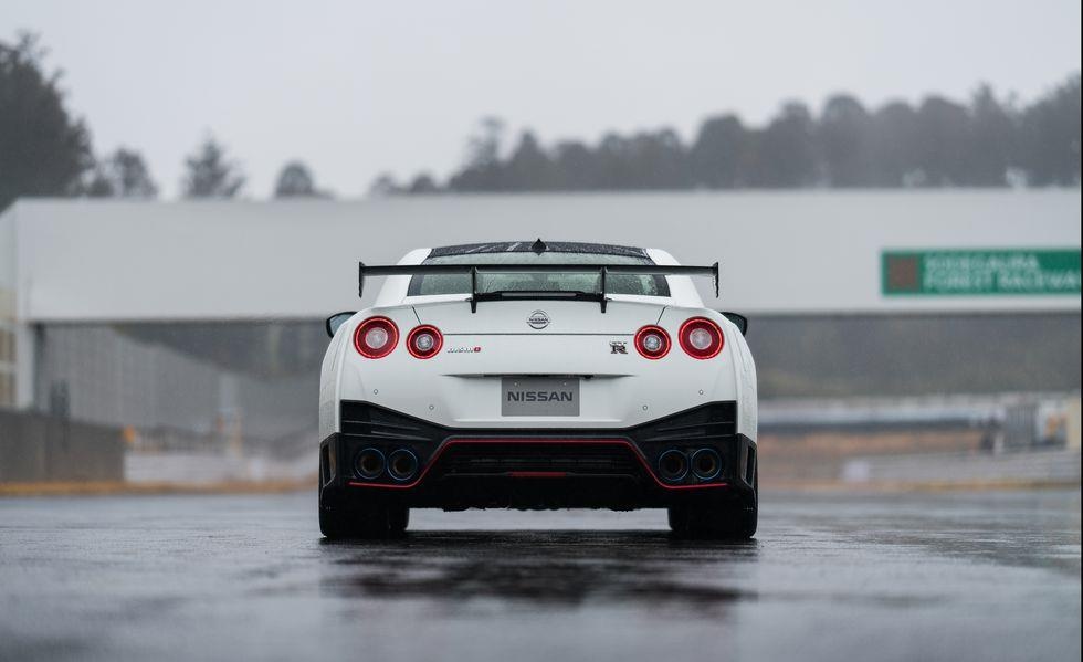 Nissan GT-R gioi thieu hai phien ban dac biet anh 3