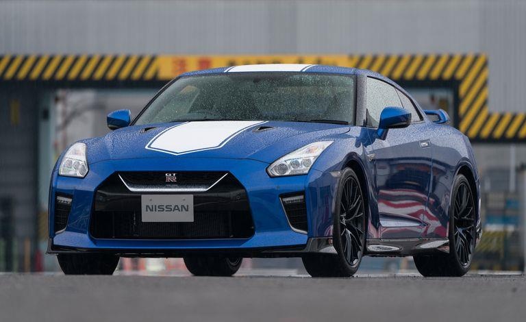 Nissan GT-R gioi thieu hai phien ban dac biet anh 6