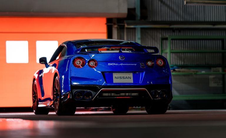 Nissan GT-R gioi thieu hai phien ban dac biet anh 7