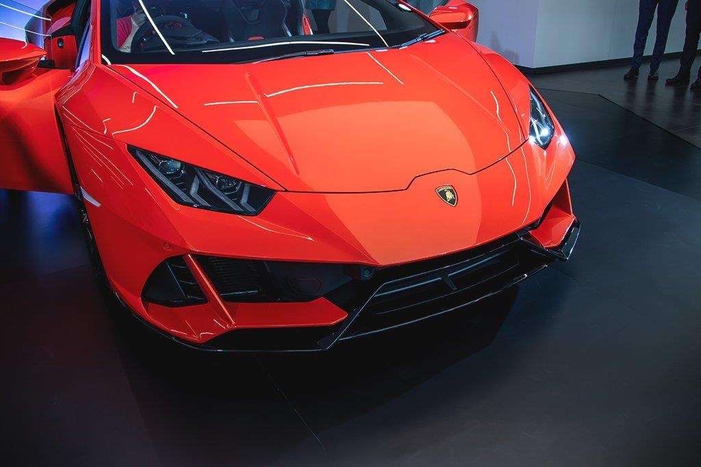 Siêu bò Lamborghini Huracan Evo ra mắt Singapore ảnh 5 Sieu bo Lamborghini Huracan Evo ra mat Singapore anh 5