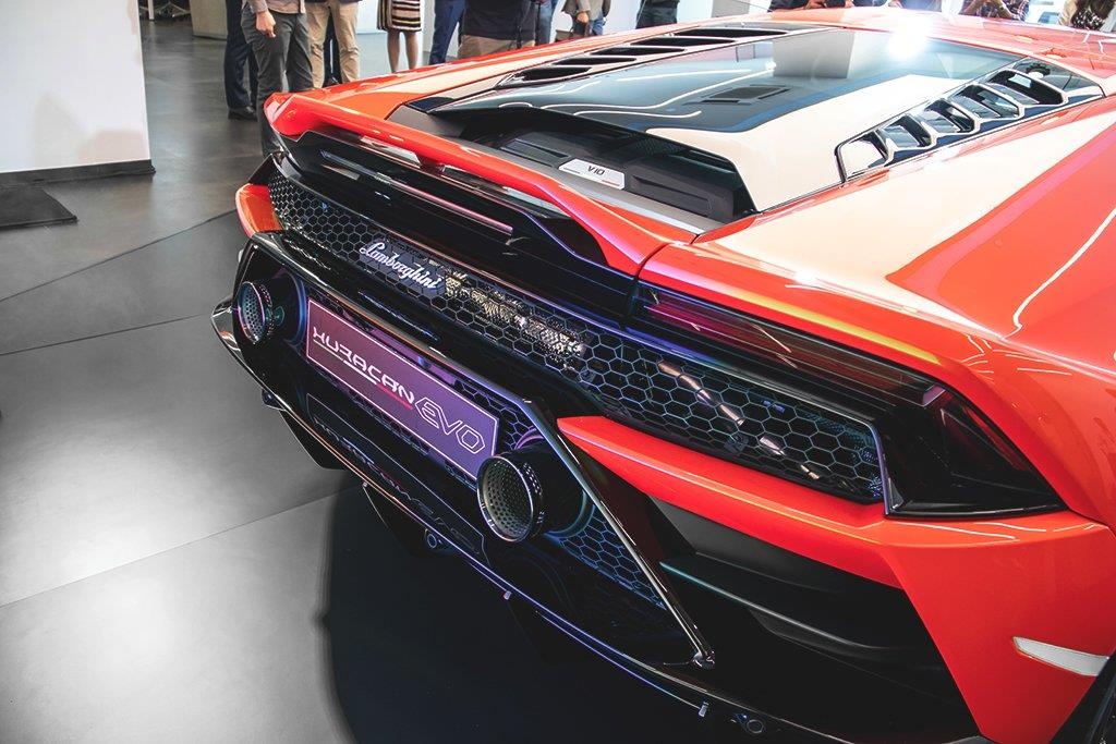 Siêu bò Lamborghini Huracan Evo ra mắt Singapore ảnh 6 Sieu bo Lamborghini Huracan Evo ra mat Singapore anh 6