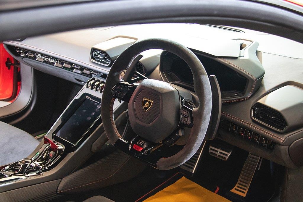 Siêu bò Lamborghini Huracan Evo ra mắt Singapore ảnh 7 Sieu bo Lamborghini Huracan Evo ra mat Singapore anh 7
