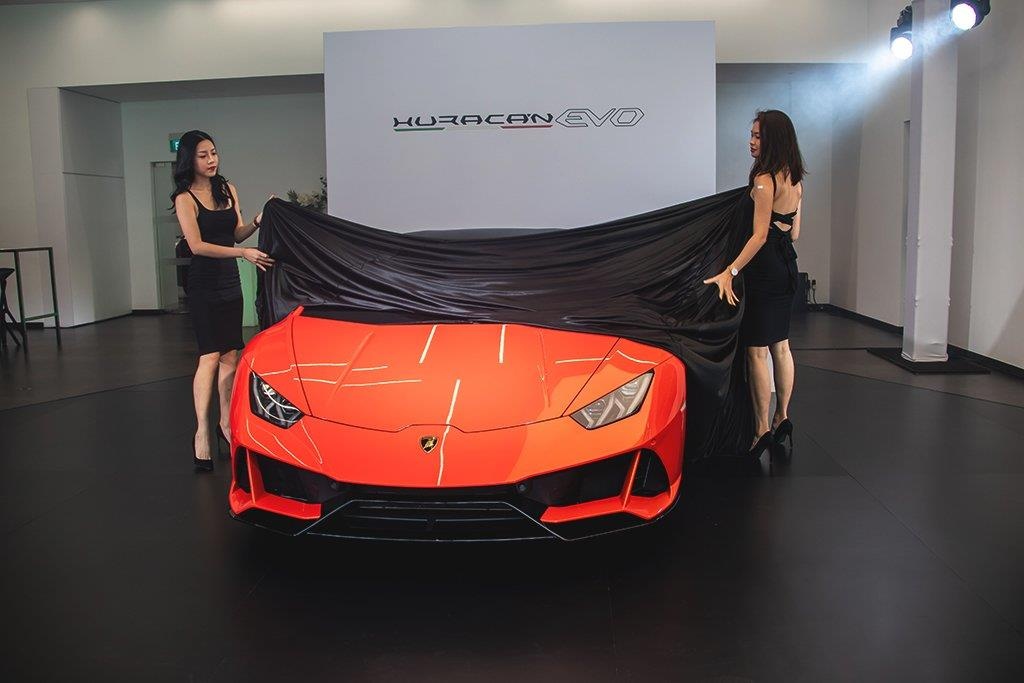Siêu bò Lamborghini Huracan Evo ra mắt Singapore ảnh 1 Sieu bo Lamborghini Huracan Evo ra mat Singapore anh 1