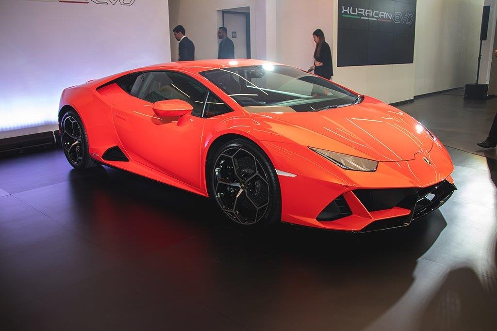 Siêu bò Lamborghini Huracan Evo ra mắt Singapore ảnh 2 Sieu bo Lamborghini Huracan Evo ra mat Singapore anh 2