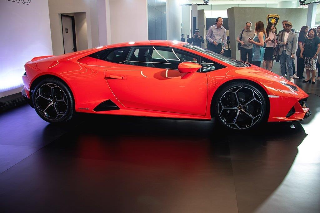 Siêu bò Lamborghini Huracan Evo ra mắt Singapore ảnh 8 Sieu bo Lamborghini Huracan Evo ra mat Singapore anh 8