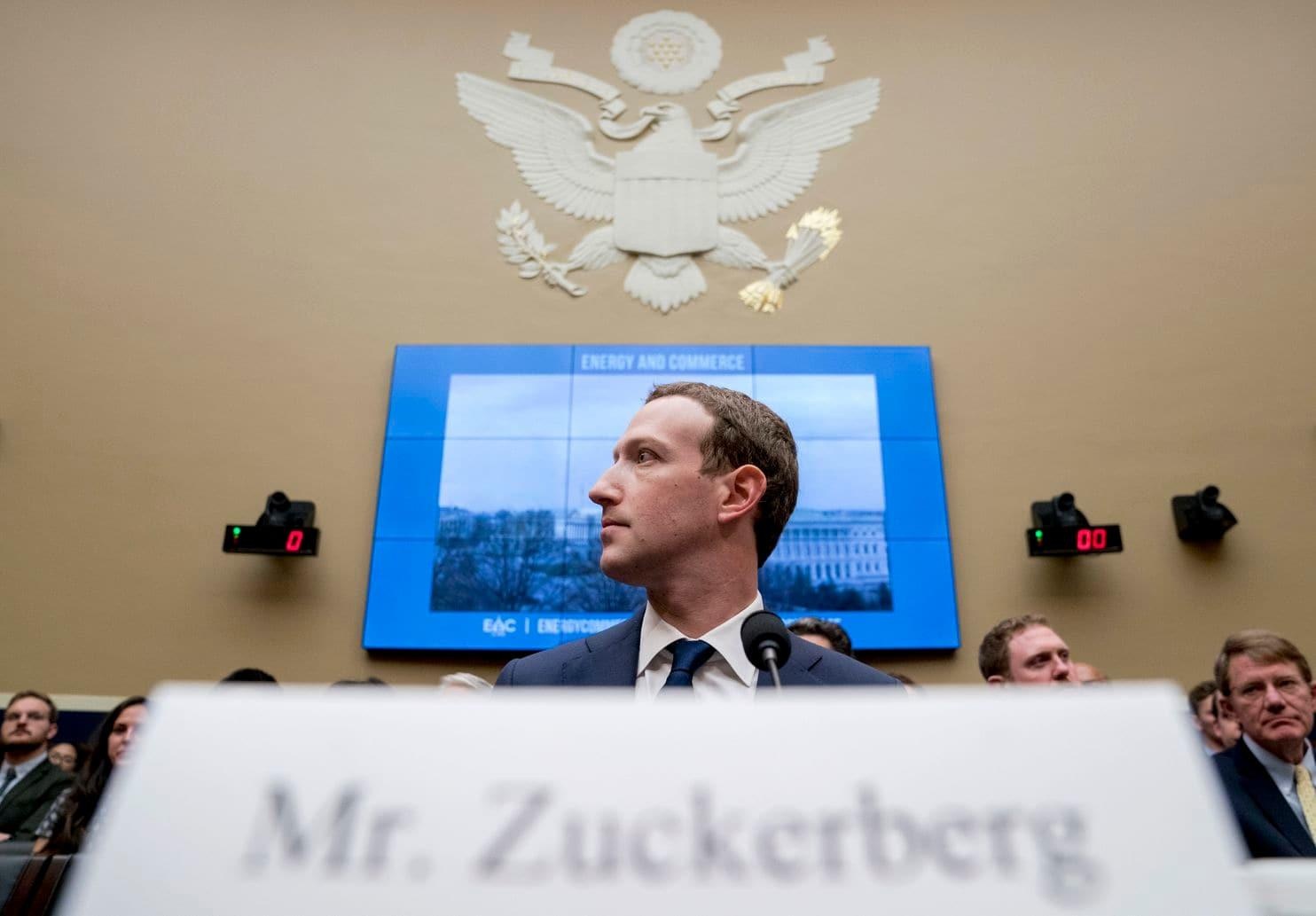 Nhan vien Facebook mat niem tin CEO anh 3