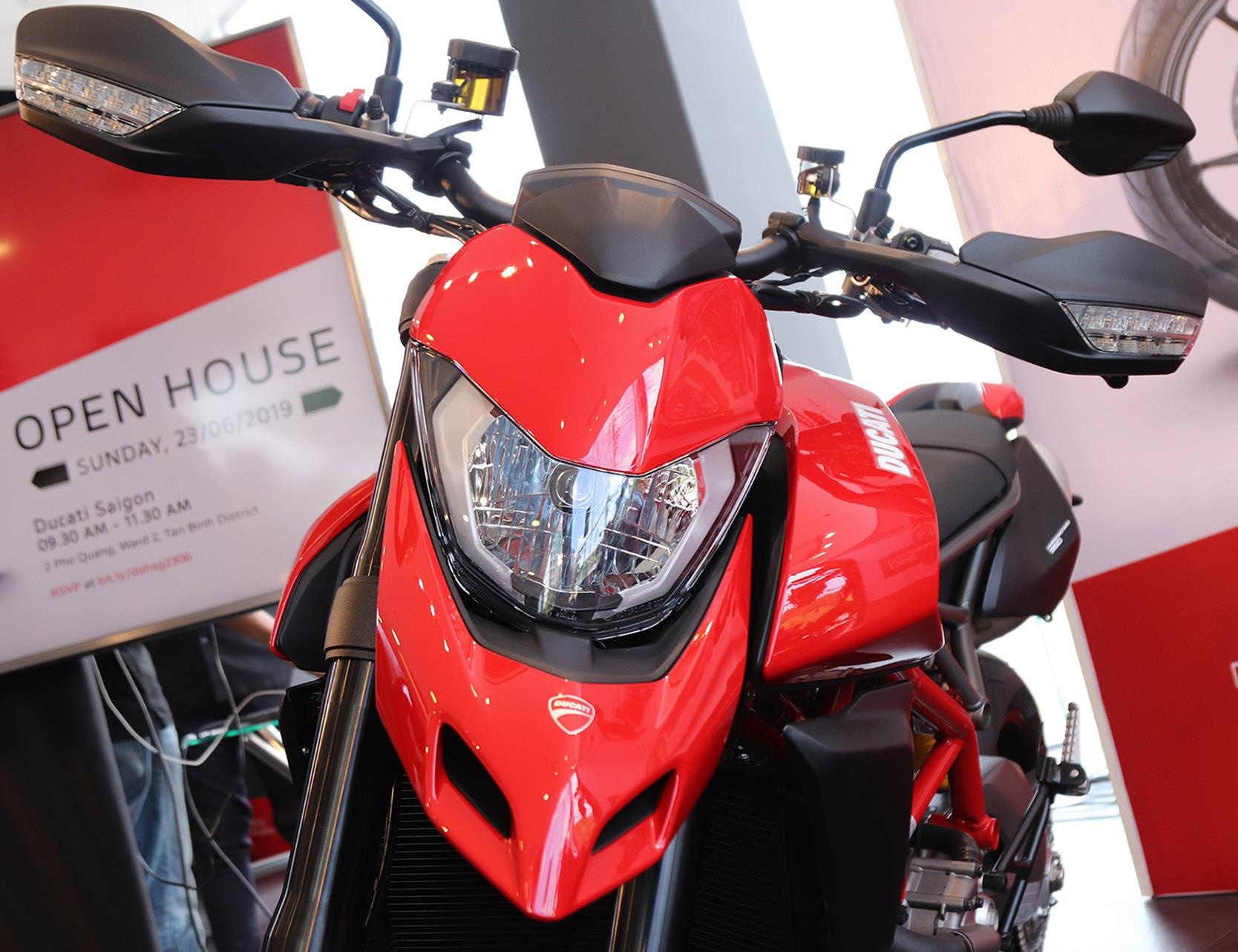So sanh Ducati Hypermotard 950 va 939 anh 4