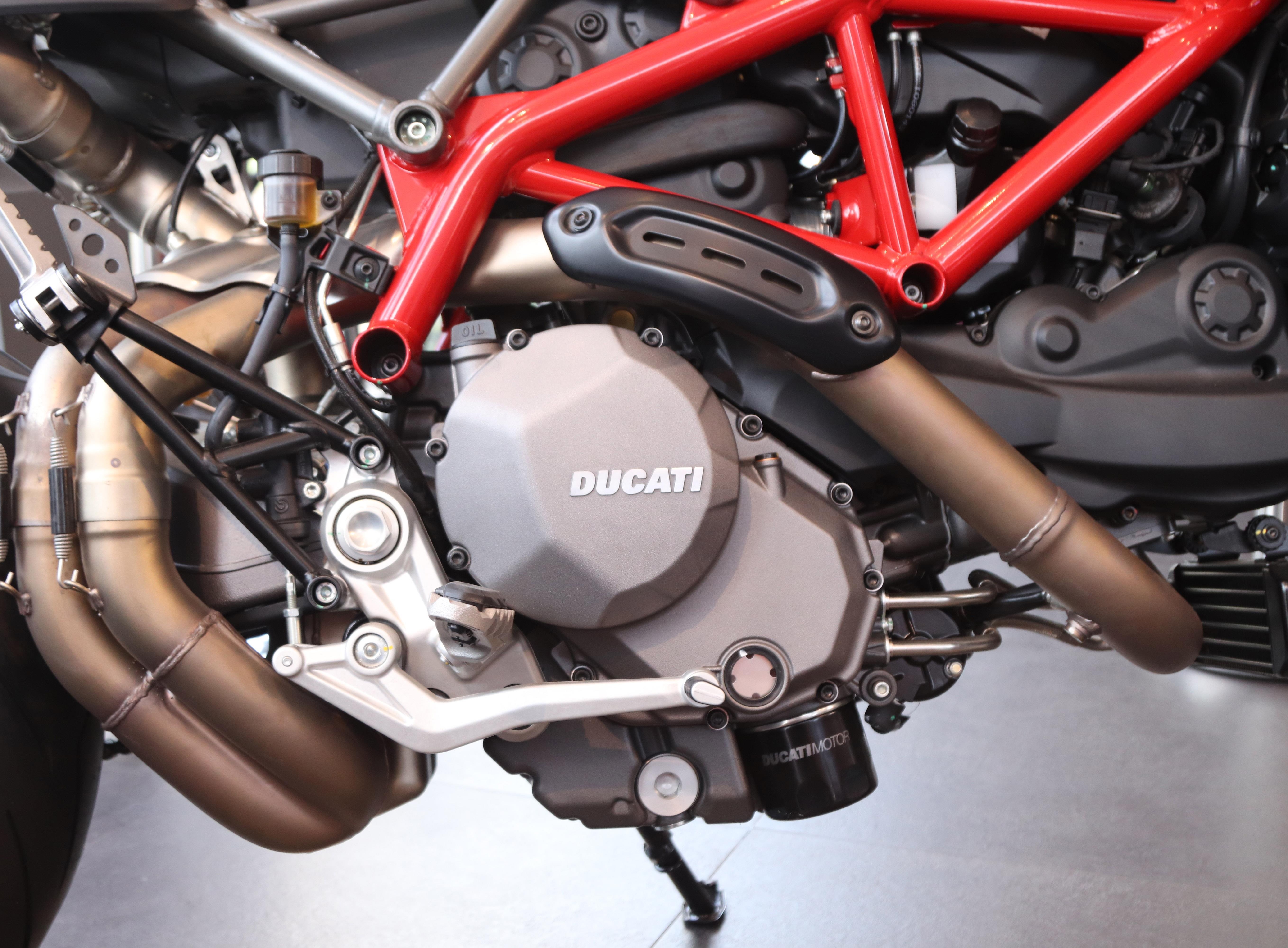 So sanh Ducati Hypermotard 950 va 939 anh 10
