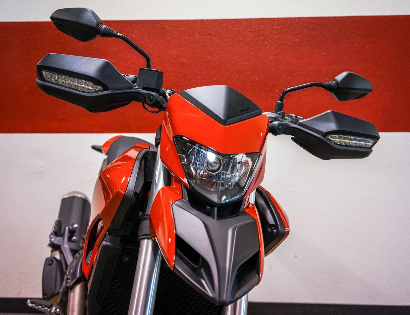 So sánh Ducati Hypermotard 950 và 939 ảnh 5 So sanh Ducati Hypermotard 950 va 939 anh 5