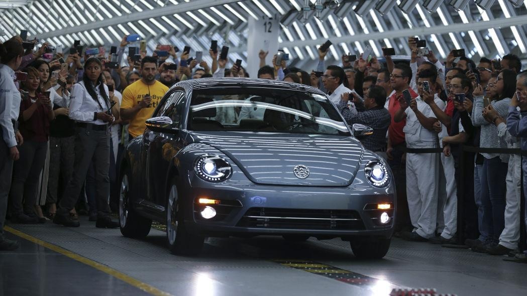 Volkswagen Beetle chiếc cuối cùng xuất xưởng ảnh 1 Volkswagen Beetle chiec cuoi cung xuat xuong anh 1
